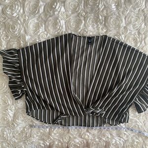 Windsor Tie Front Top